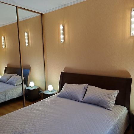 Quiet Dzelzavas Street Apartment Riga Bagian luar foto