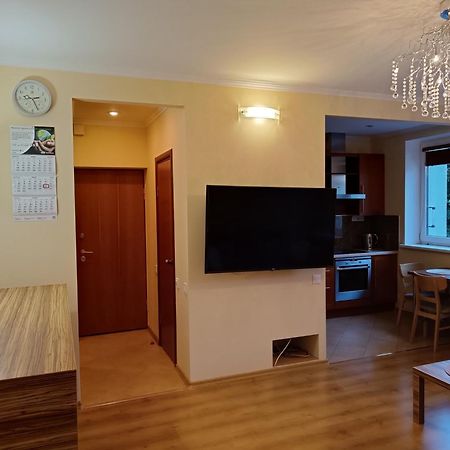 Quiet Dzelzavas Street Apartment Riga Bagian luar foto