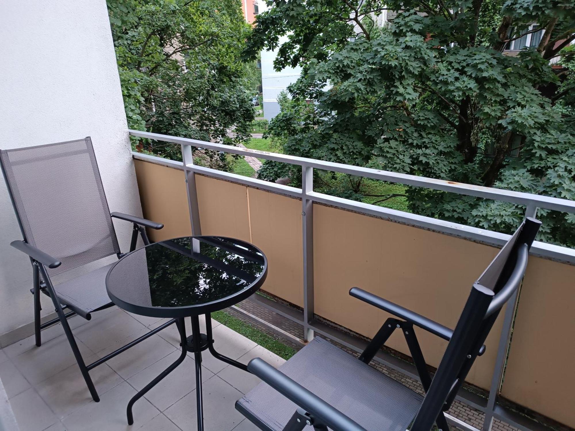 Quiet Dzelzavas Street Apartment Riga Bagian luar foto